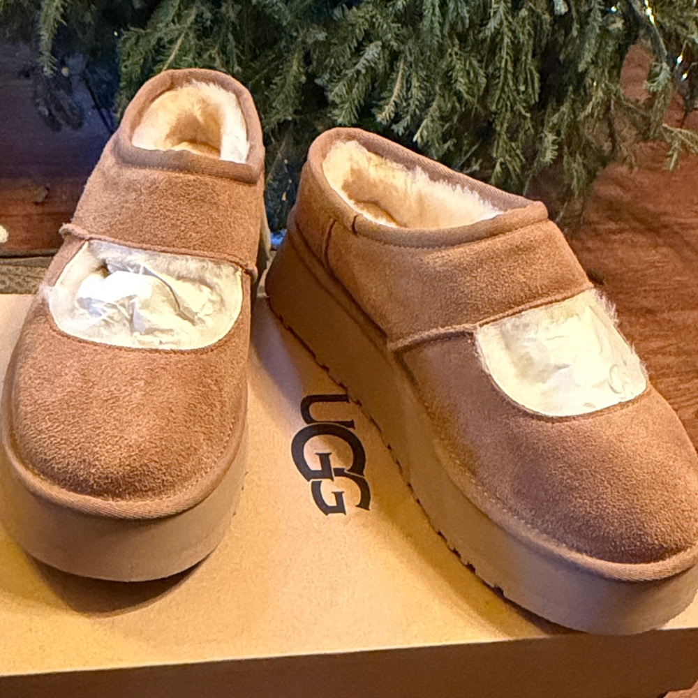 UGG  Mary Jane